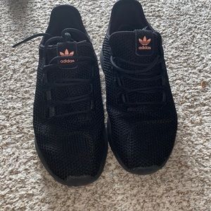 Black tubular Adiads